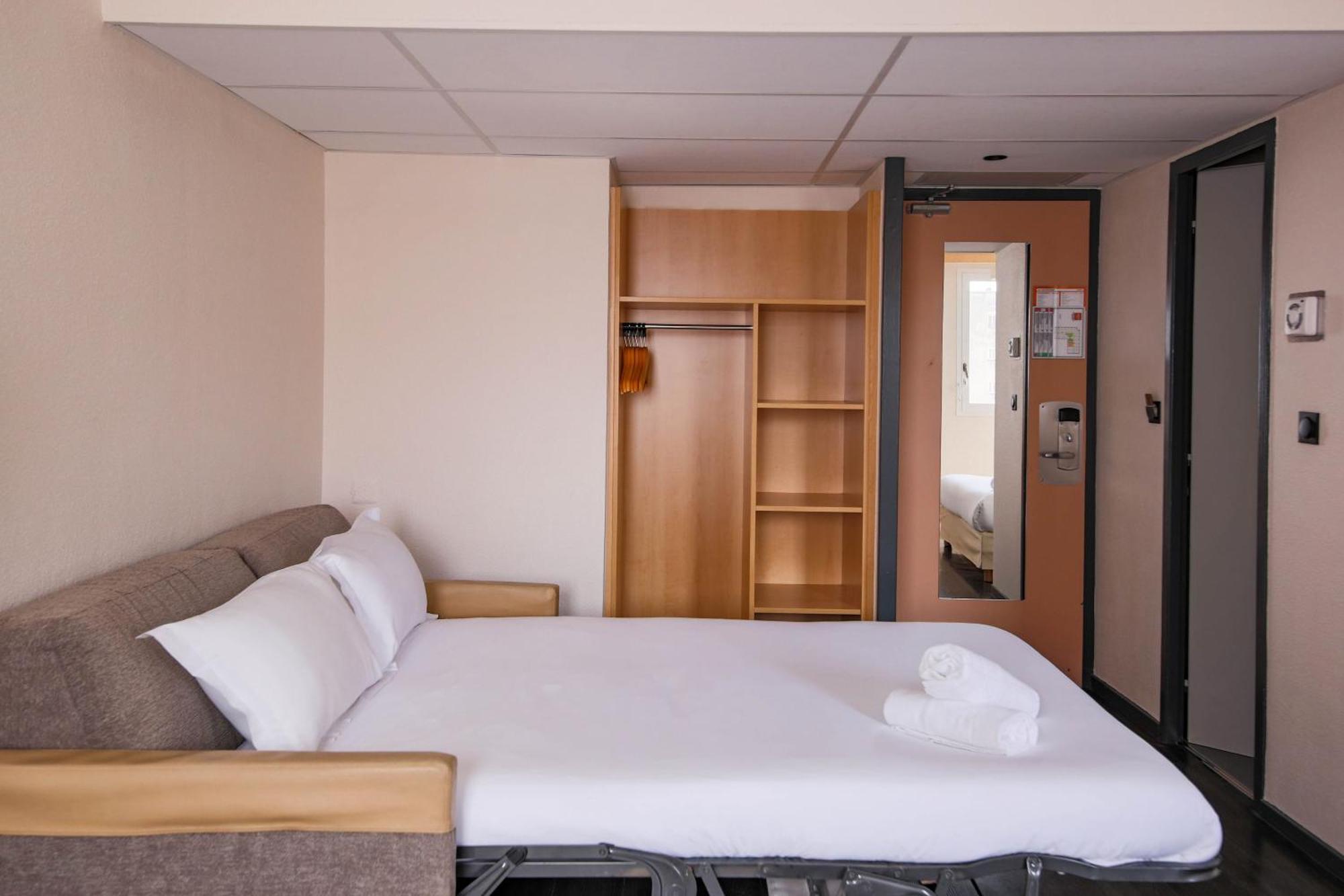 Easyhotel Old Town 2*