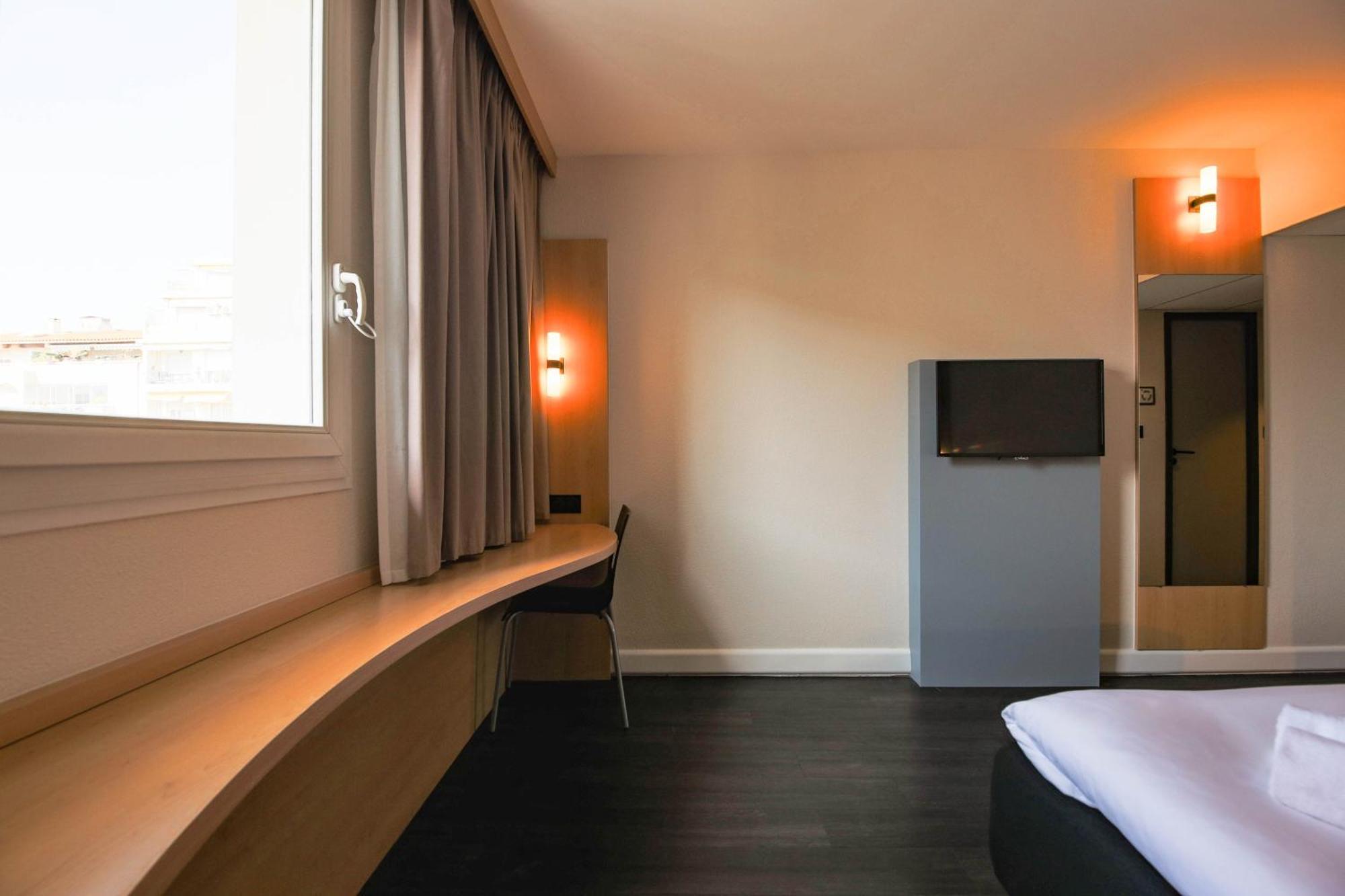 Easyhotel Old Town