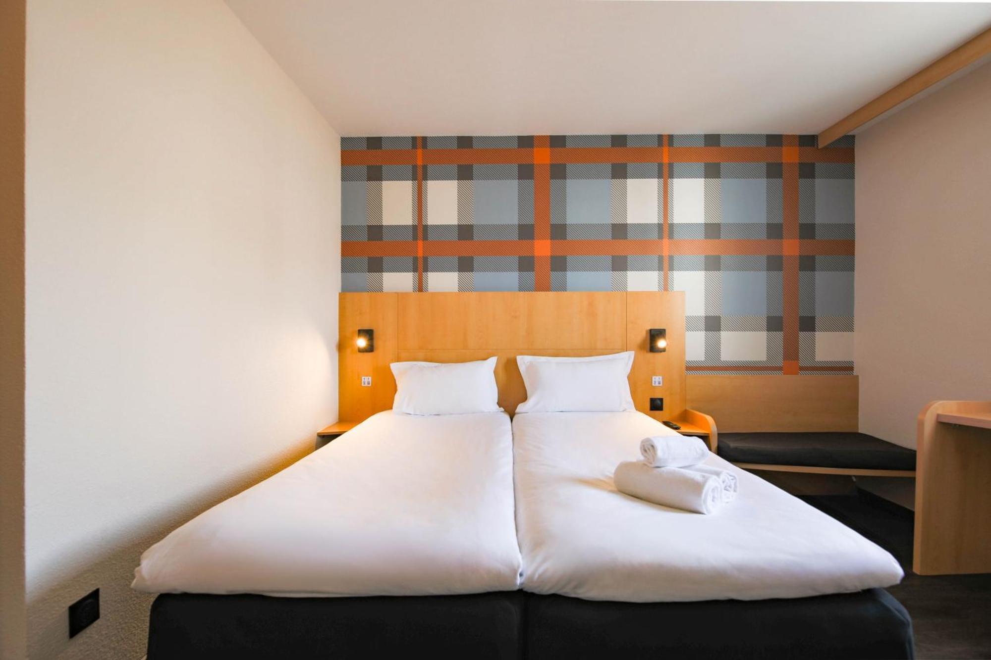 Easyhotel Old Town Hotel 2*