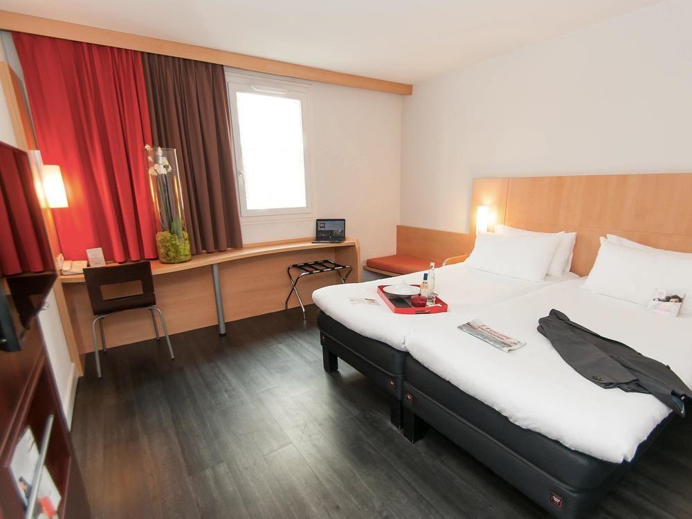 Easyhotel Old Town Hotel