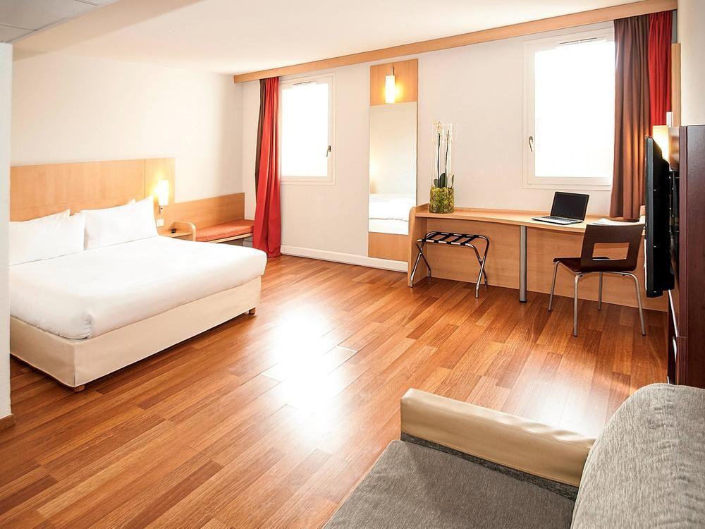 Easyhotel Old Town Hotel 2*