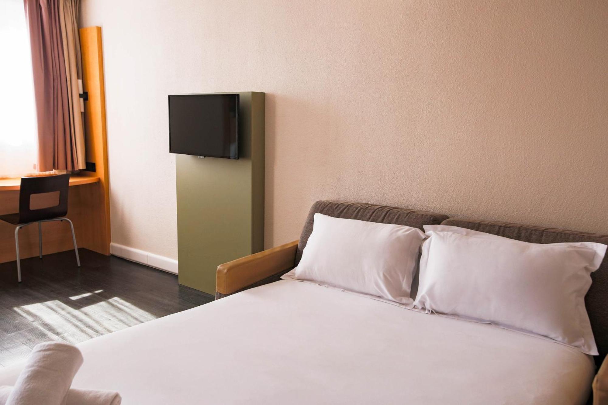 Easyhotel Old Town 2*