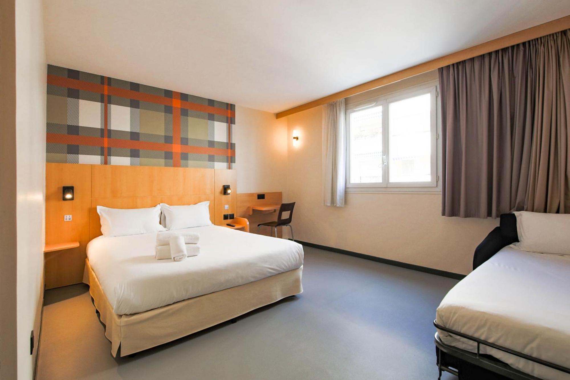 Easyhotel Old Town Hotel