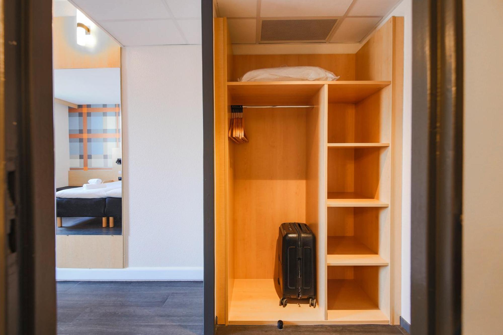 Easyhotel Old Town 2*