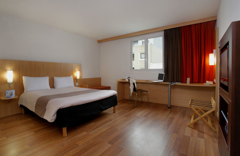 Easyhotel Old Town 2*