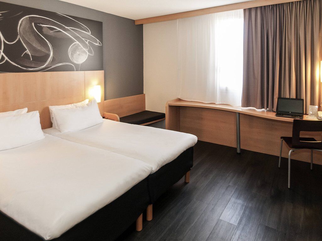 Easyhotel Old Town Hotel 2*