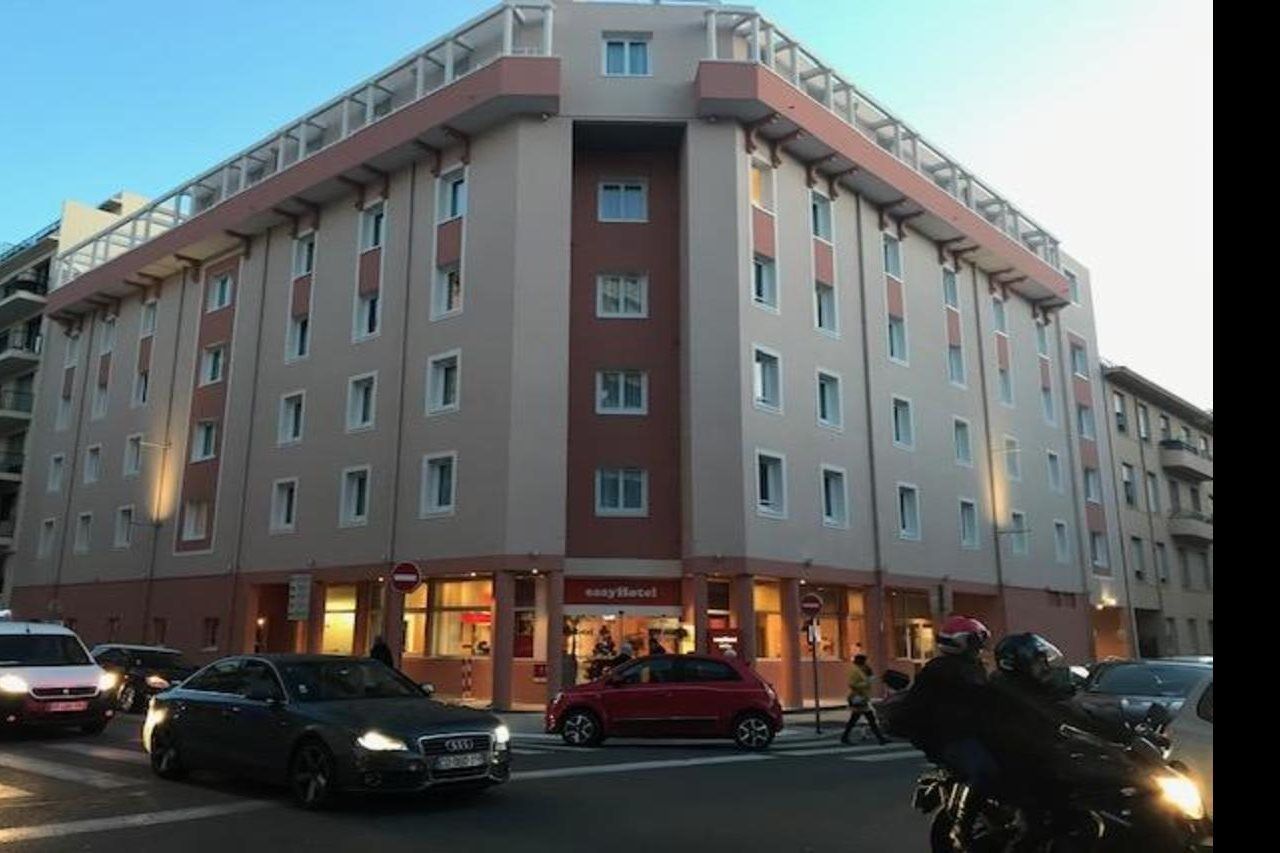 Easyhotel Old Town 2*